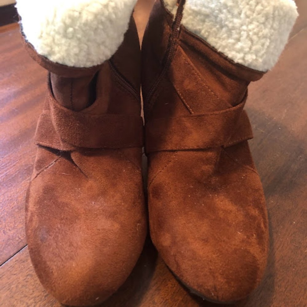 Manmade Imitation Suede Sienna Brown, White Fleece Lining High Heel Boots Size 9